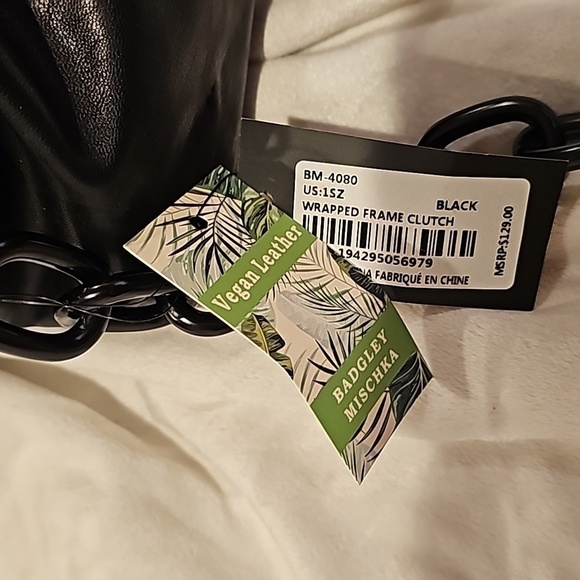 Badgley Mischka clutch style bag with metal chain black new with tag - Picture 3 of 9